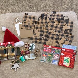 Holiday Time Festive Gift Bag Set - Brown and Black